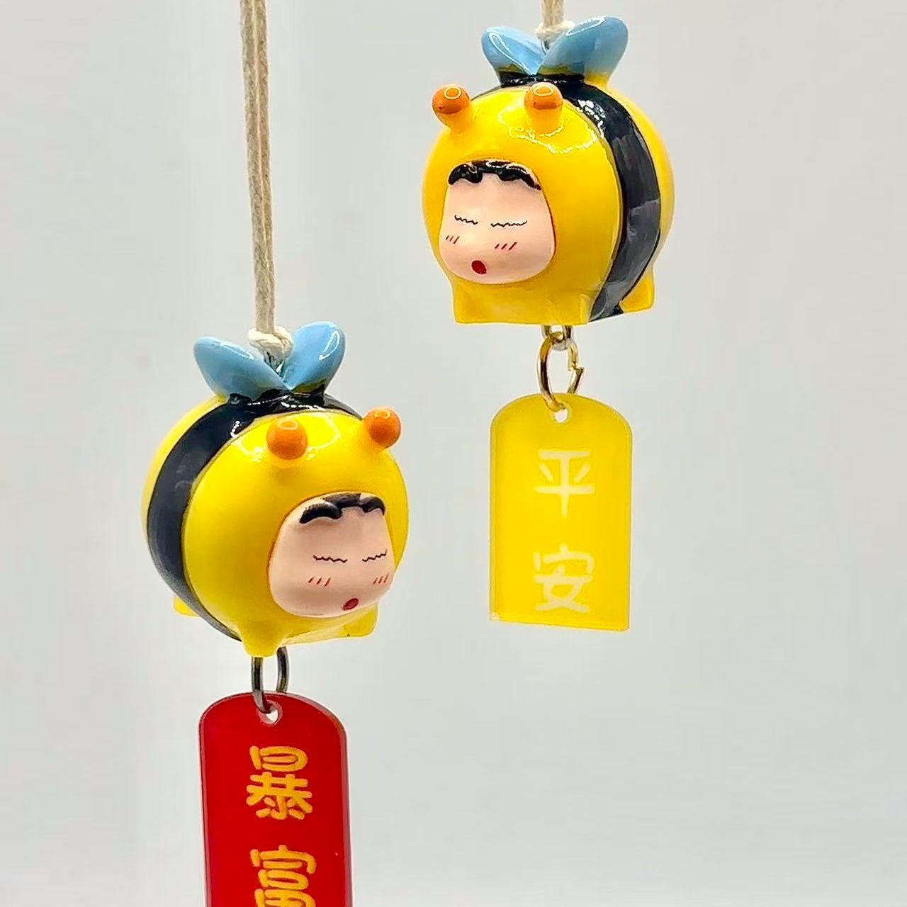 Interior Design Styles - Figurina Cosplay di Crayon Shin-chan Bee,