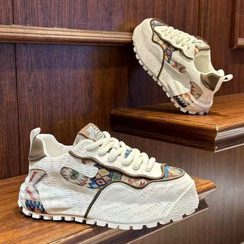 Scarpe da ginnastica robuste S - Interior Design Mockup recensione e prezzo