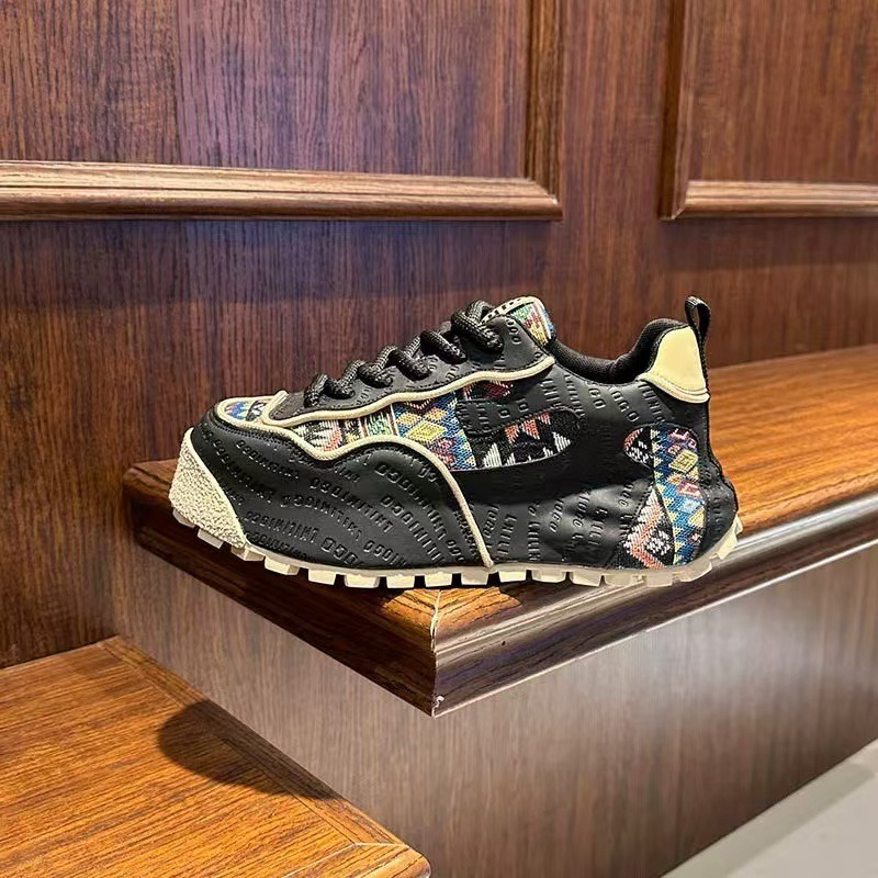 Scarpe da ginnastica robuste S - Interior Design Mockup recensione e prezzo